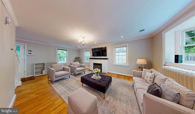 Foto del edificio - 2116 Linden Ln