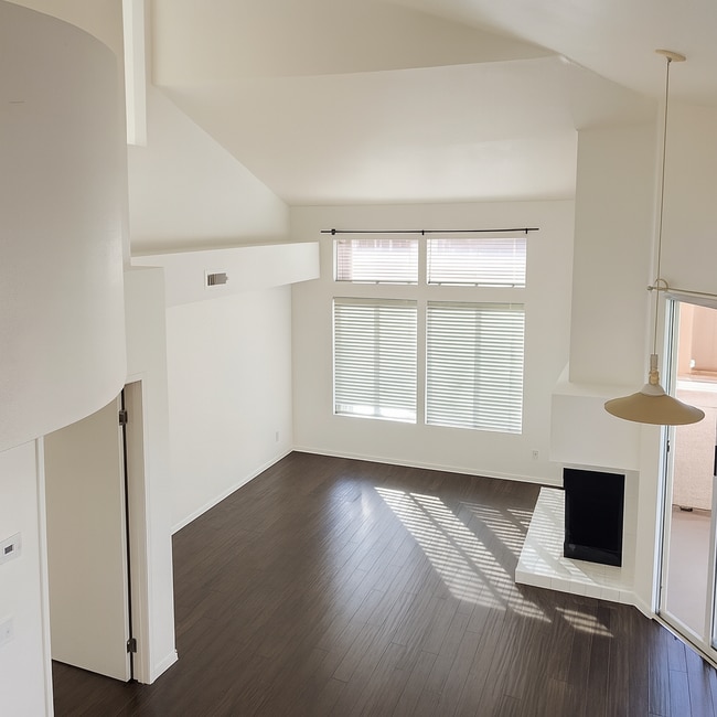 Building Photo - 1342 Serena Cir