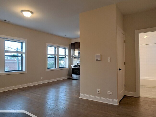 Foto del edificio - 3407 W Fullerton Ave