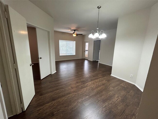 Building Photo - 2213 S Braeswood Blvd