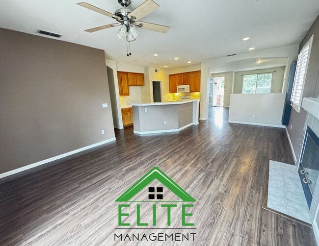 Building Photo - **Spacious 4-Bedroom Single-Story Home in ...