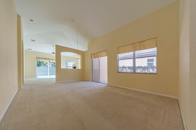 Foto del edificio - 5613 Sun Pointe Dr