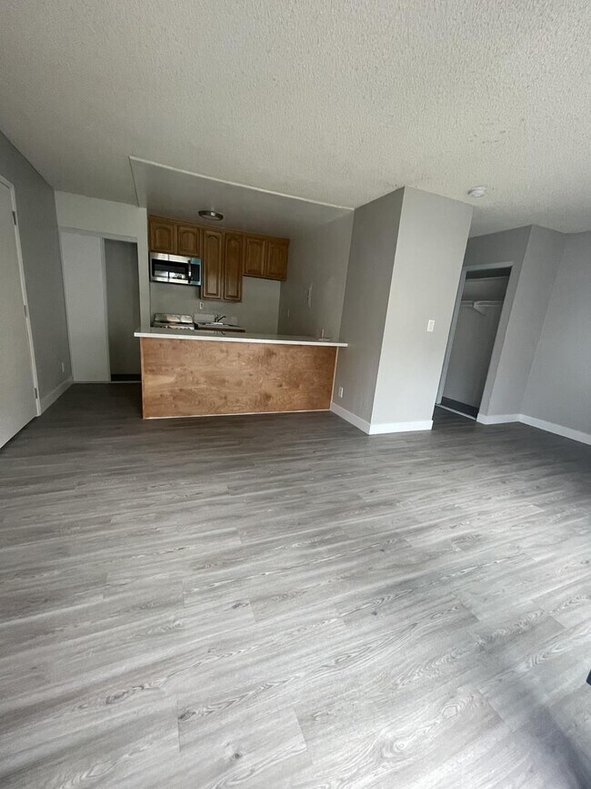 Parkwood Apartments 18540 Collins St Tarzana, CA Apartments for