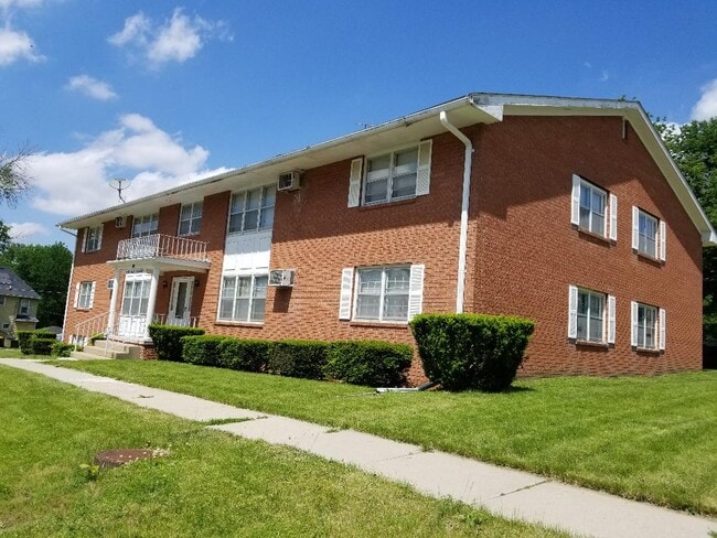 Front of Building - 110 N Maple St