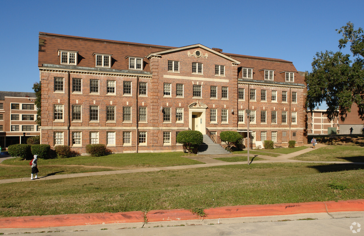 Foto del edificio - Young Hall