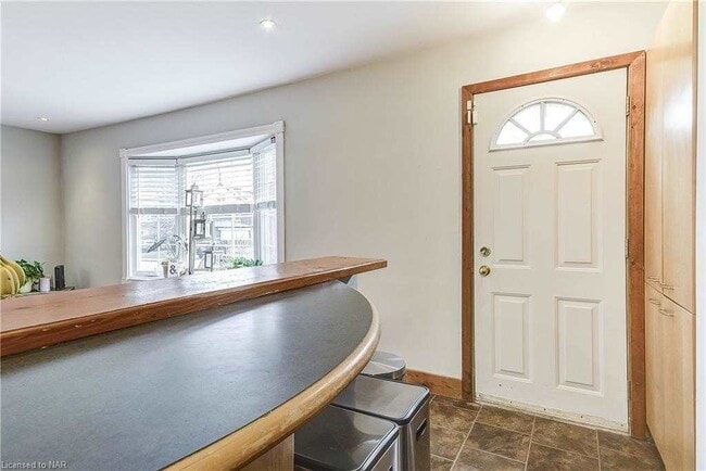 Main Floor Entrance - 5177 Ontario Av