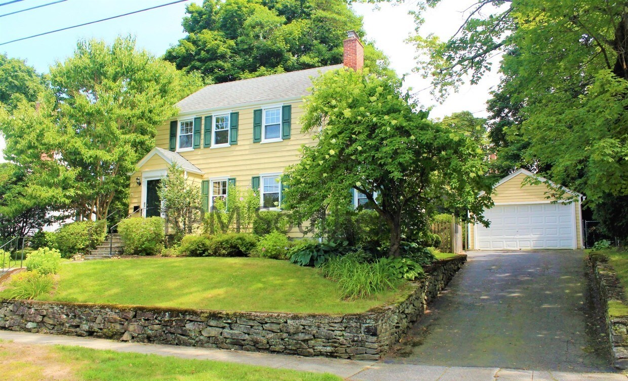 FABULOUS FAIRFIELD VINTAGE COLONIAL! House for Rent in Fairfield, CT