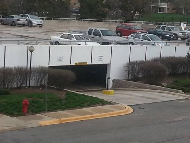Building Photo - 1806 Hemlock Pl