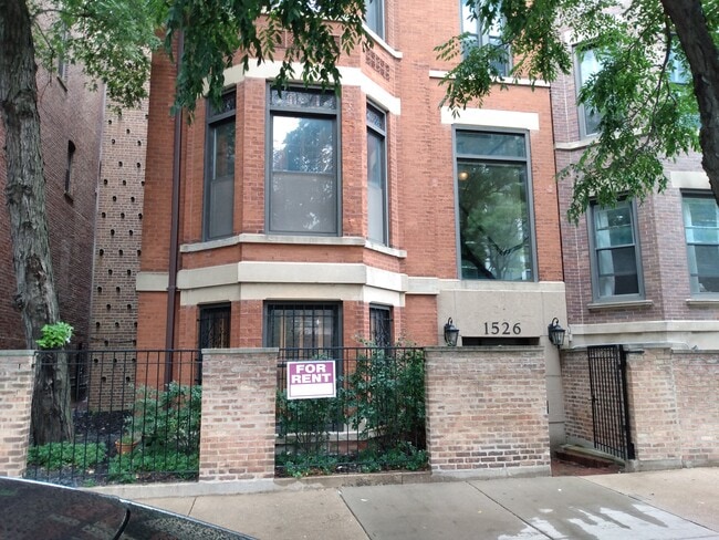 Building Photo - 1526 N La Salle Dr