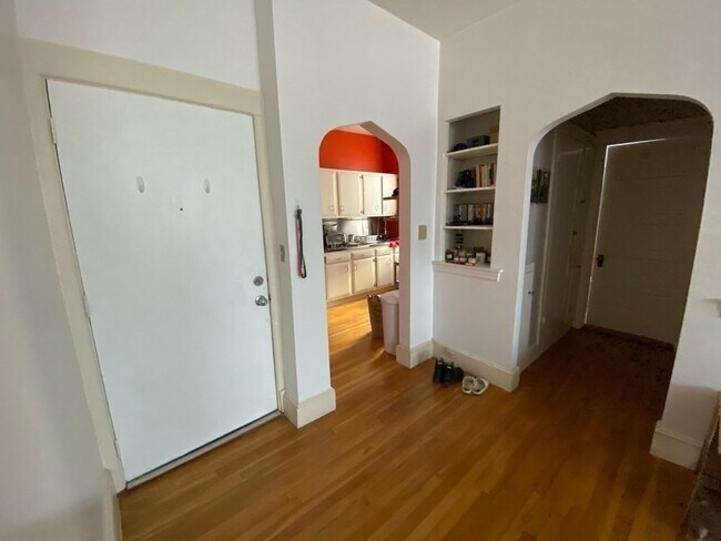 Foto del edificio - 1060 Beacon St