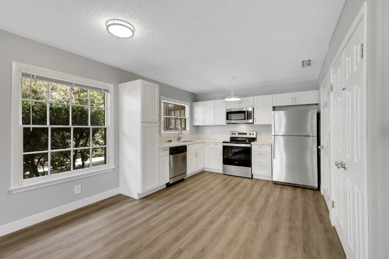 Foto principal - 4806 Roberta St