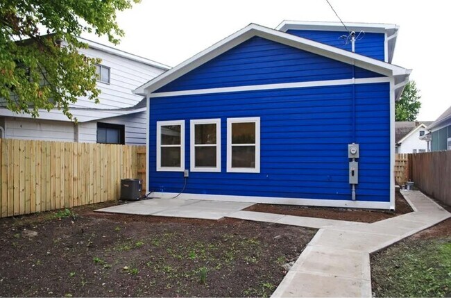 Building Photo - 406 Orange St