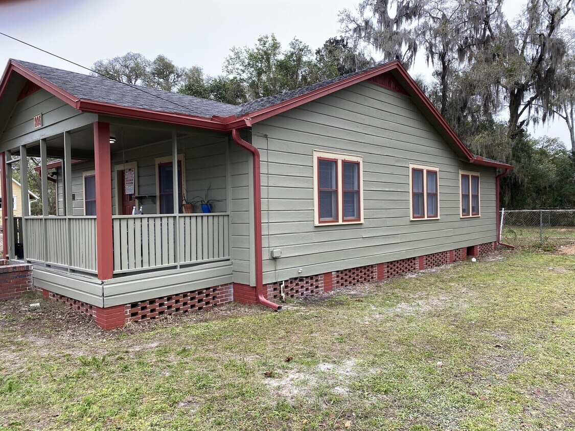 205 NE 9th St, Gainesville, FL 32601 House for Rent in Gainesville