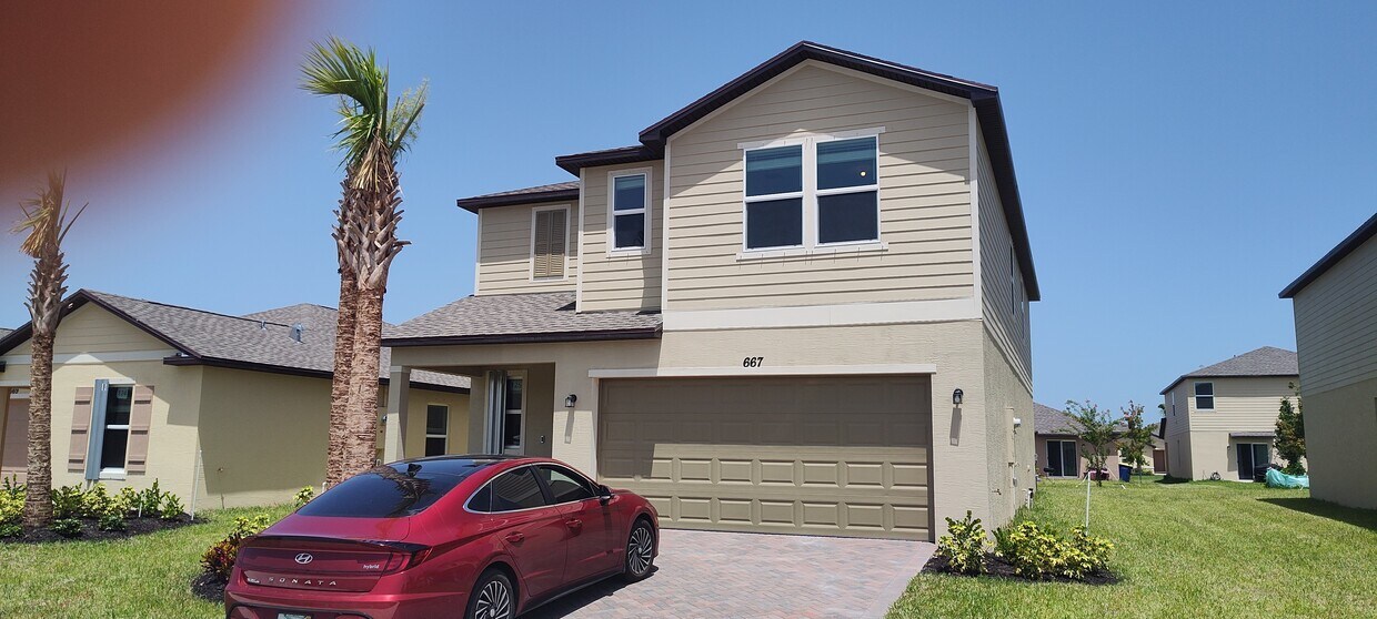 Foto principal - 667 Carlyle Way