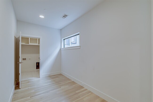 Building Photo - 2707 Kimsey Dr