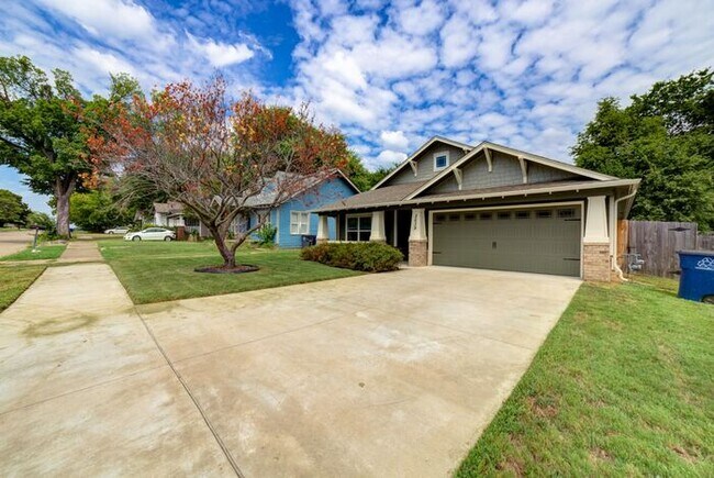 Foto del edificio - Cutest 3/2/2 Craftsman Style Home!