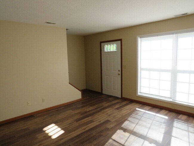 Foto del edificio - 2 Bedroom Townhouse in Albion!
