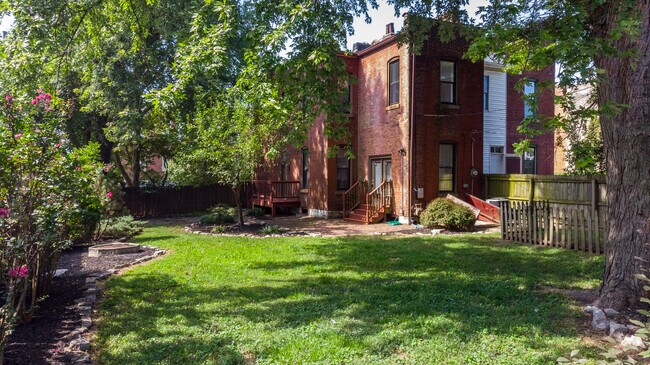 Foto del edificio - 1703 Carroll St