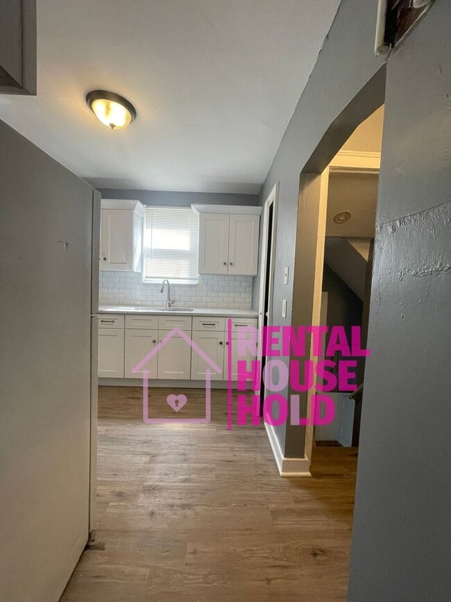 Building Photo - 3 Bedroom 1 Bath Single Family Home Locate...