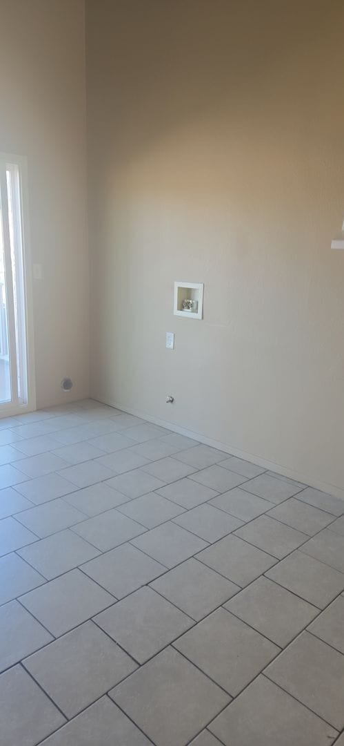 Building Photo - 821 N Vineyard Ave