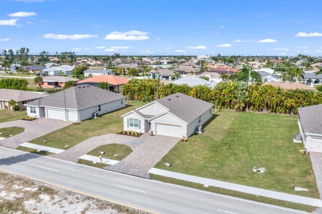 Building Photo - 1907 Cape Coral Pky W