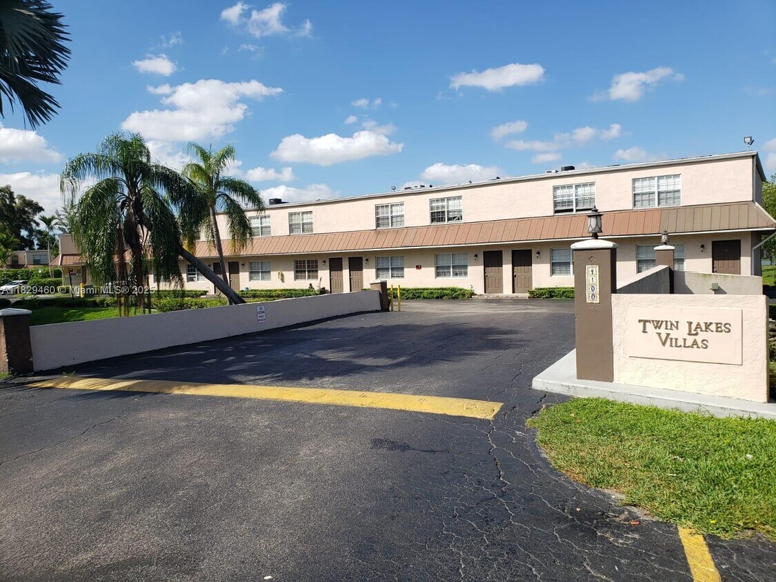 Foto principal - 4100 NW 16th Ave