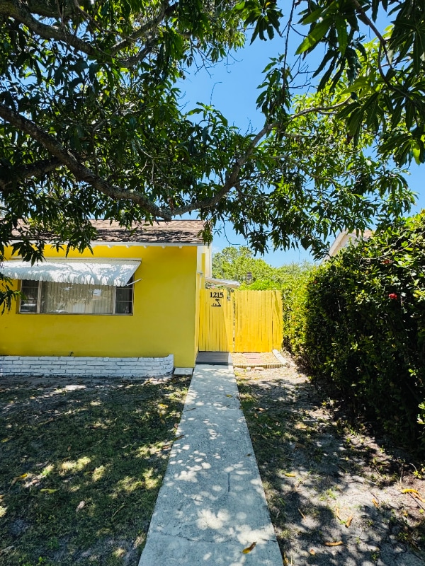 Foto del edificio - 1215 C St