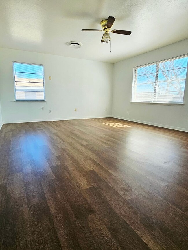 Building Photo - 309 Crystal Dr