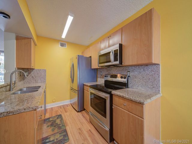 Building Photo - 4621 NW 97th Ct