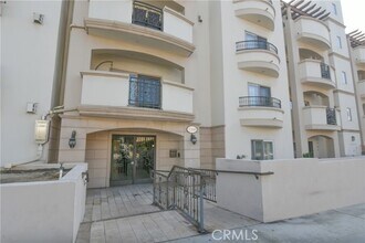 Building Photo - 11848 Kiowa Ave