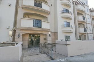 Building Photo - 11848 Kiowa Ave