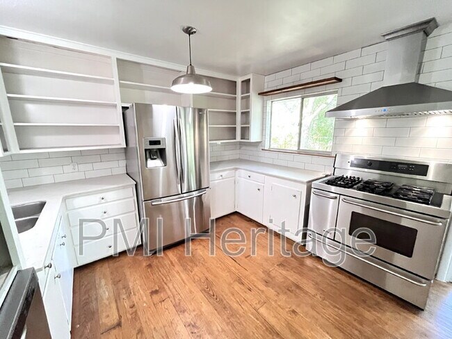 Foto del edificio - 1139 N Sunset Dr