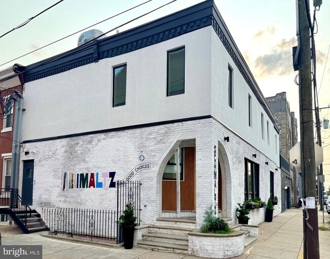 Building Photo - 1302 S 18th St
