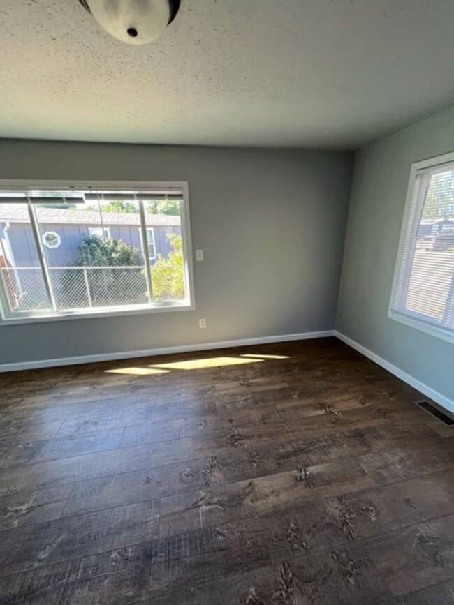 Building Photo - 8256 Barbur St