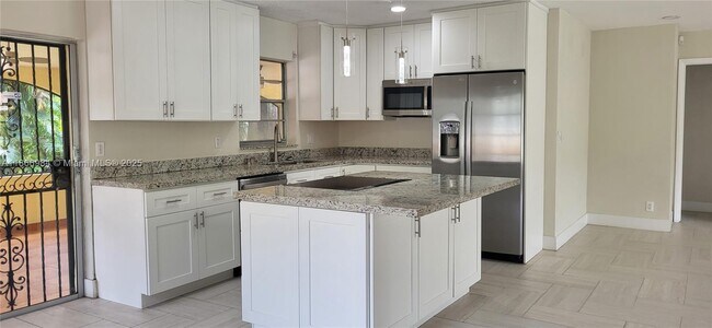 Building Photo - 1444 SW 32nd Ct