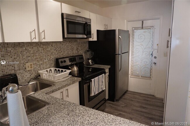 Building Photo - 450 Paradise Isle Blvd