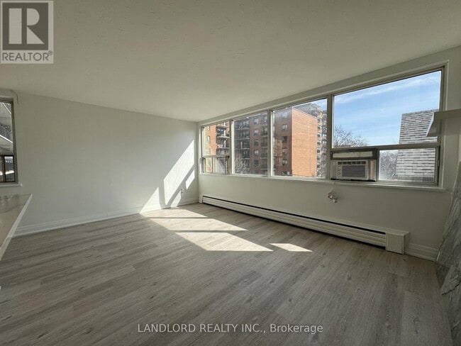 Building Photo - 140 Springhurst Ave