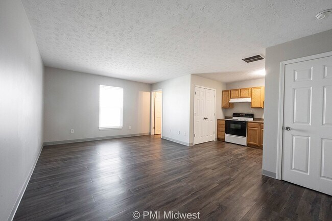 Building Photo - Charming Studio Apartment in Prime Locatio...