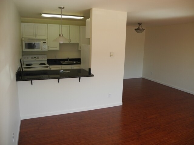 Foto del edificio - 5210 Russell Ave NW