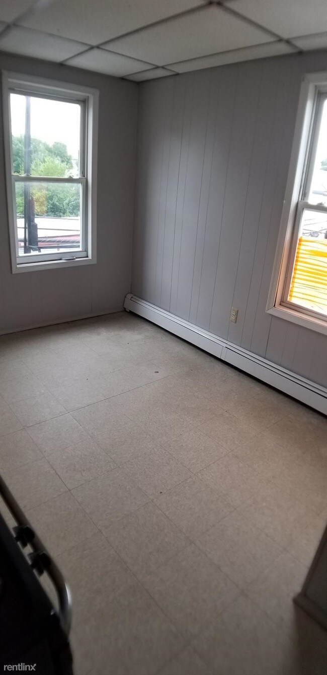 Building Photo - 1 br, 1 bath  - 363 Summer Ave Apt 2