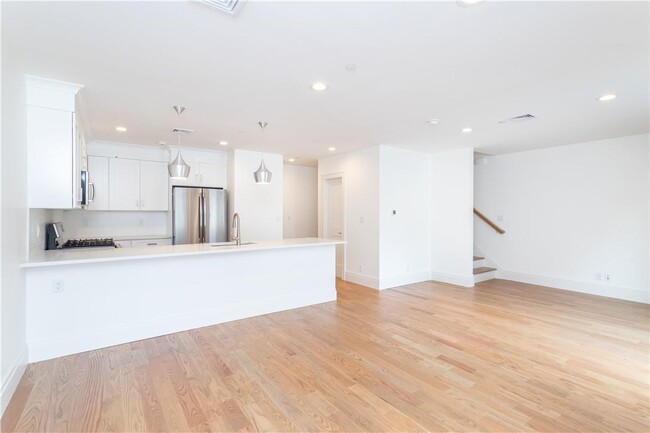 Building Photo - 121 Fisher Ave