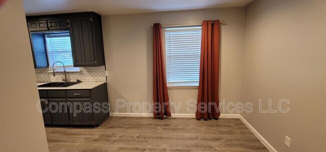 Building Photo - 1421 S 12th St