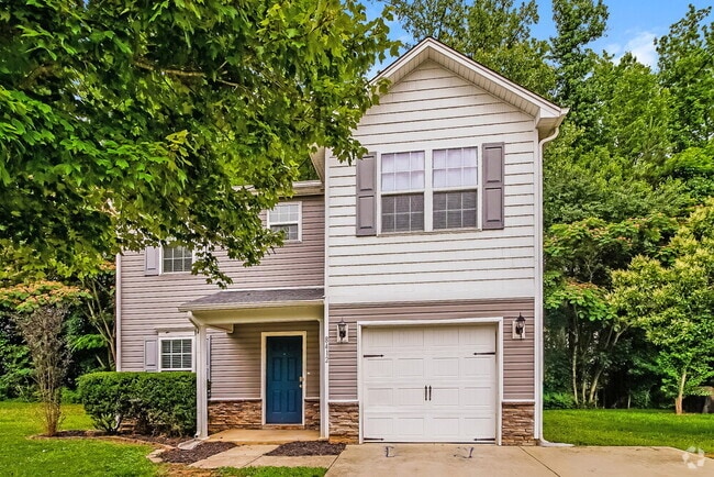 Building Photo - 8412 4 Sisters Ln