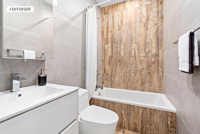 Building Photo - 894 New York Ave