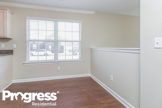 Building Photo - 2820 Windcrest Tr