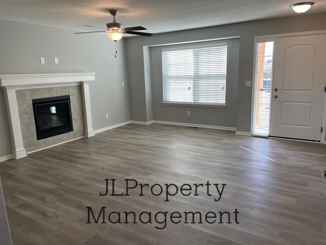 Building Photo - 605 Poplar Ct