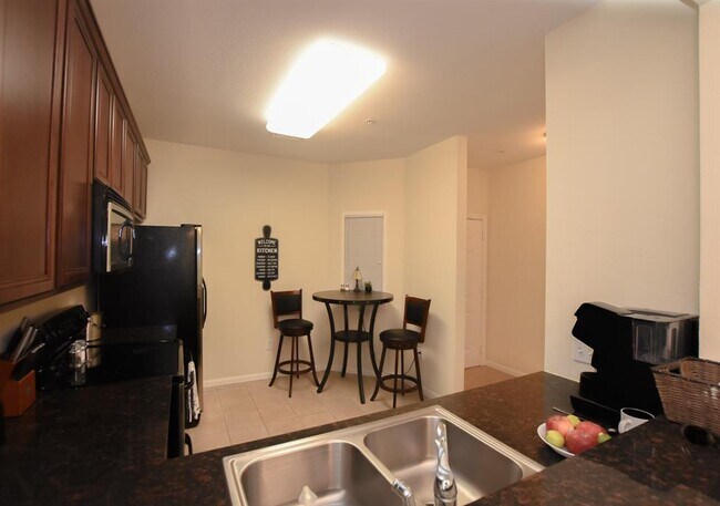 Building Photo - 2815 Kings Crossing Dr