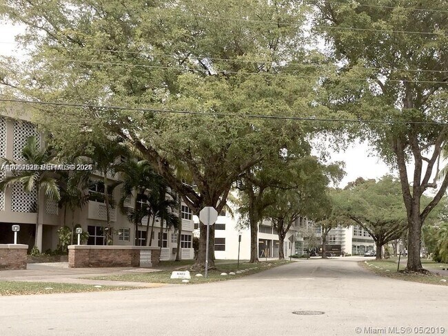 Foto del edificio - 6580 Santona St