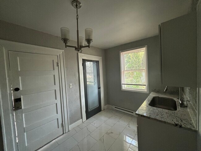 Building Photo - 207 N 7th Ave