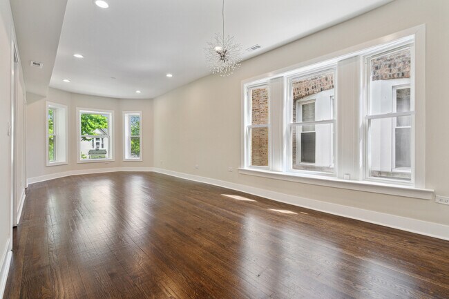 Building Photo - 6826 S Prairie Ave